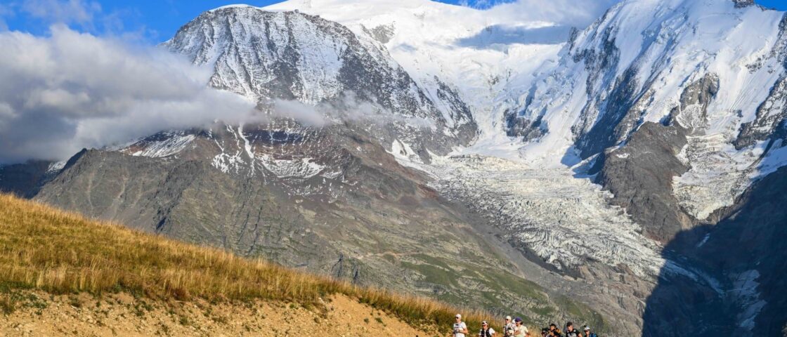 HOKA UTMB 몽블랑 2026 대회 포스터
